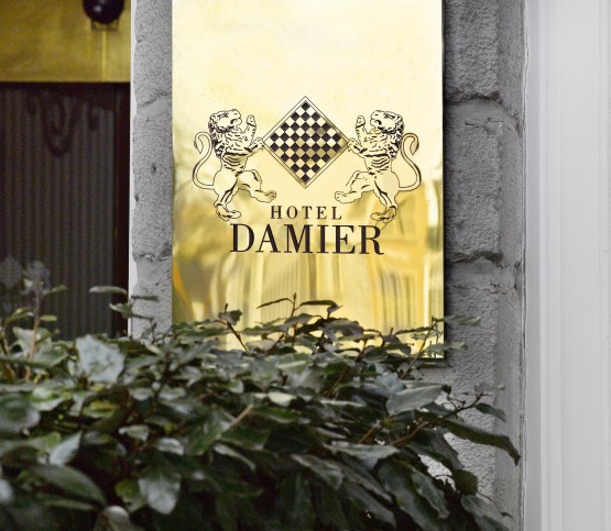 Logo Hotel Damier, Sign Hotel Damier