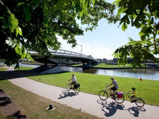 fietsen langs de Leie, riding the bike along the river 'Leie'